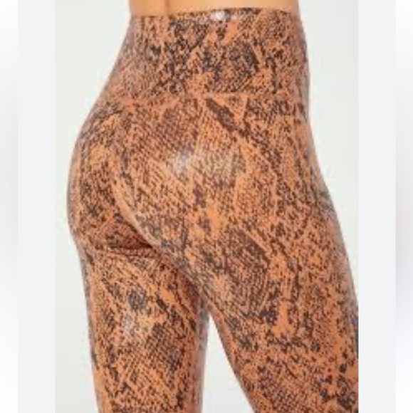 Zobha Sports Bra & Shine copper Snake Print High Waist legging size medium - Picture 4 of 14